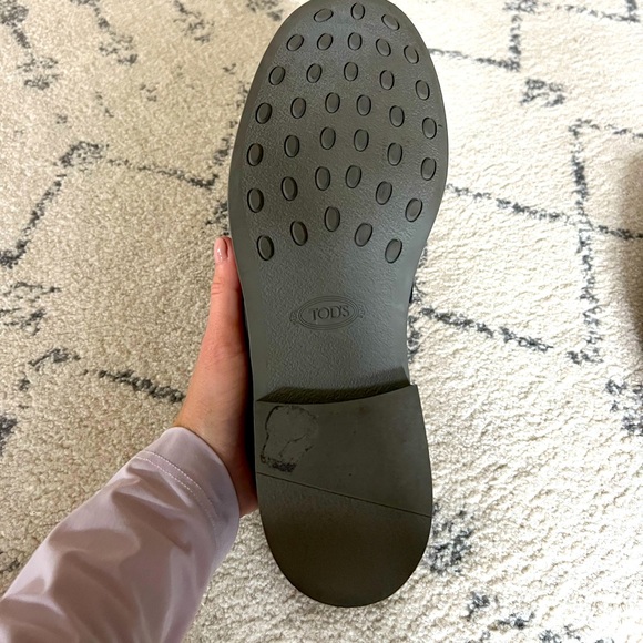 TODs Men’s navy loafers - Picture 9 of 11